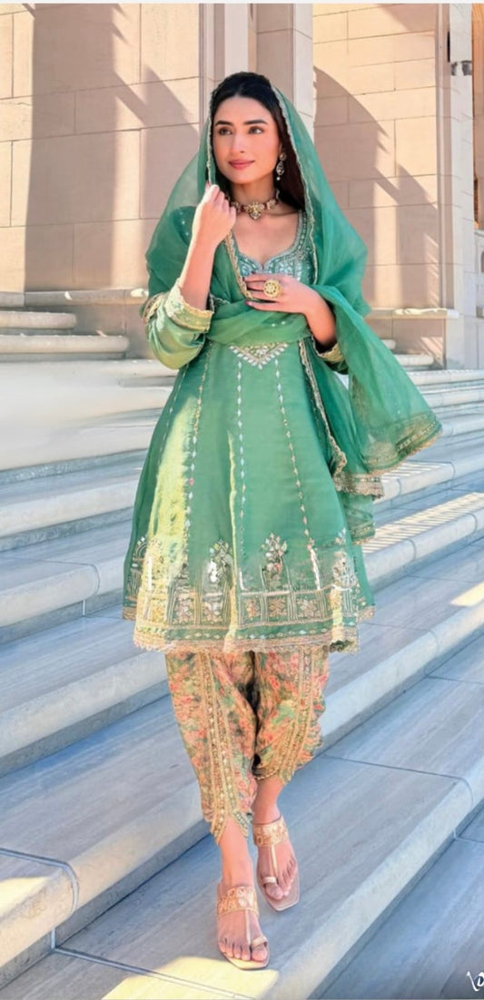 Embroidered Tulip set